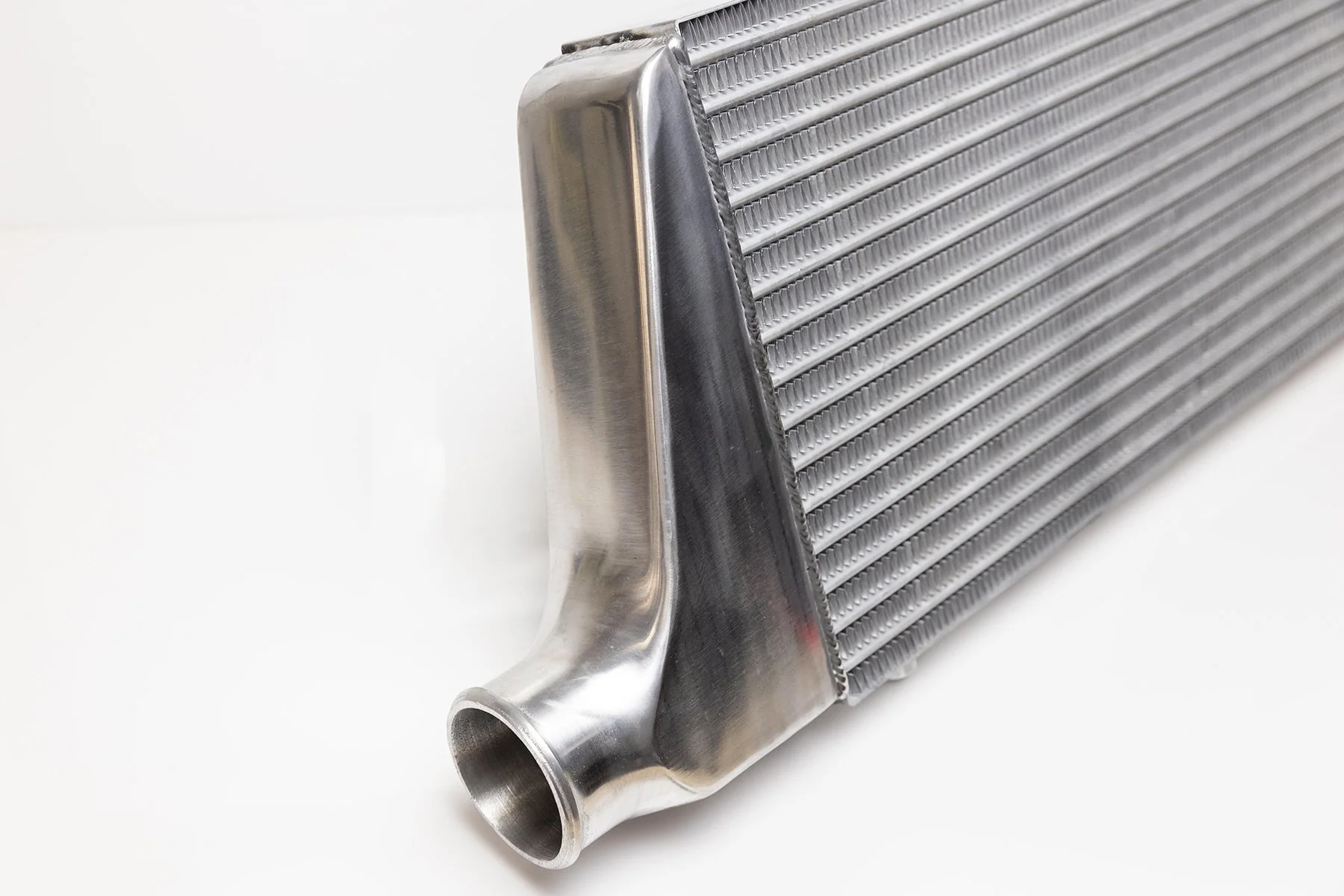 UNIVERSAL INTERCOOLER SPEC TYPE-24, BOTTOM 60mm INLET/OUTLET - (12001412) - Image 3